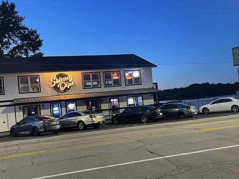 Skinny Dips Bar & Grill