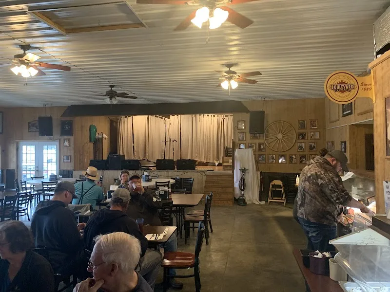 Route Z Classic Country Barn & Grill