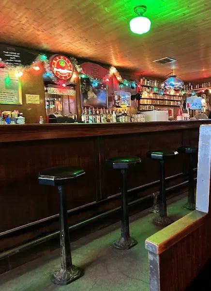 Lula's Tavern
