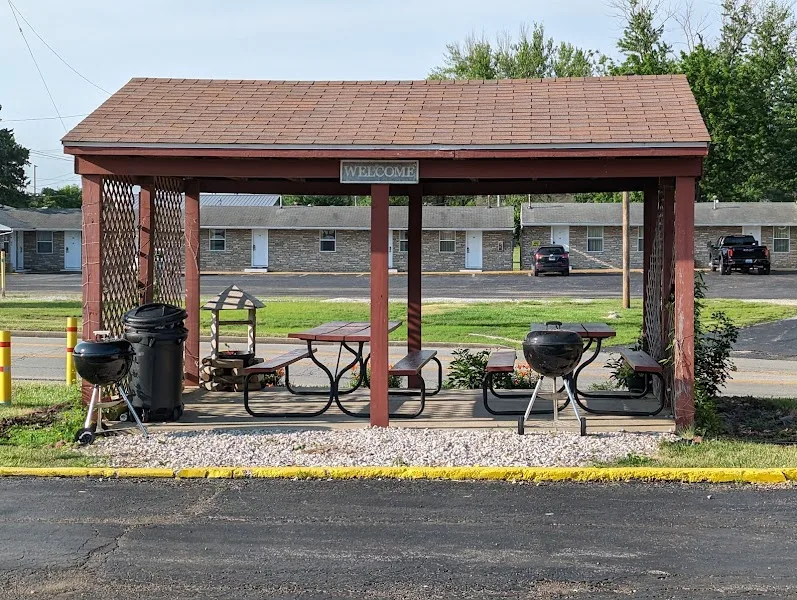 Travelier Motel